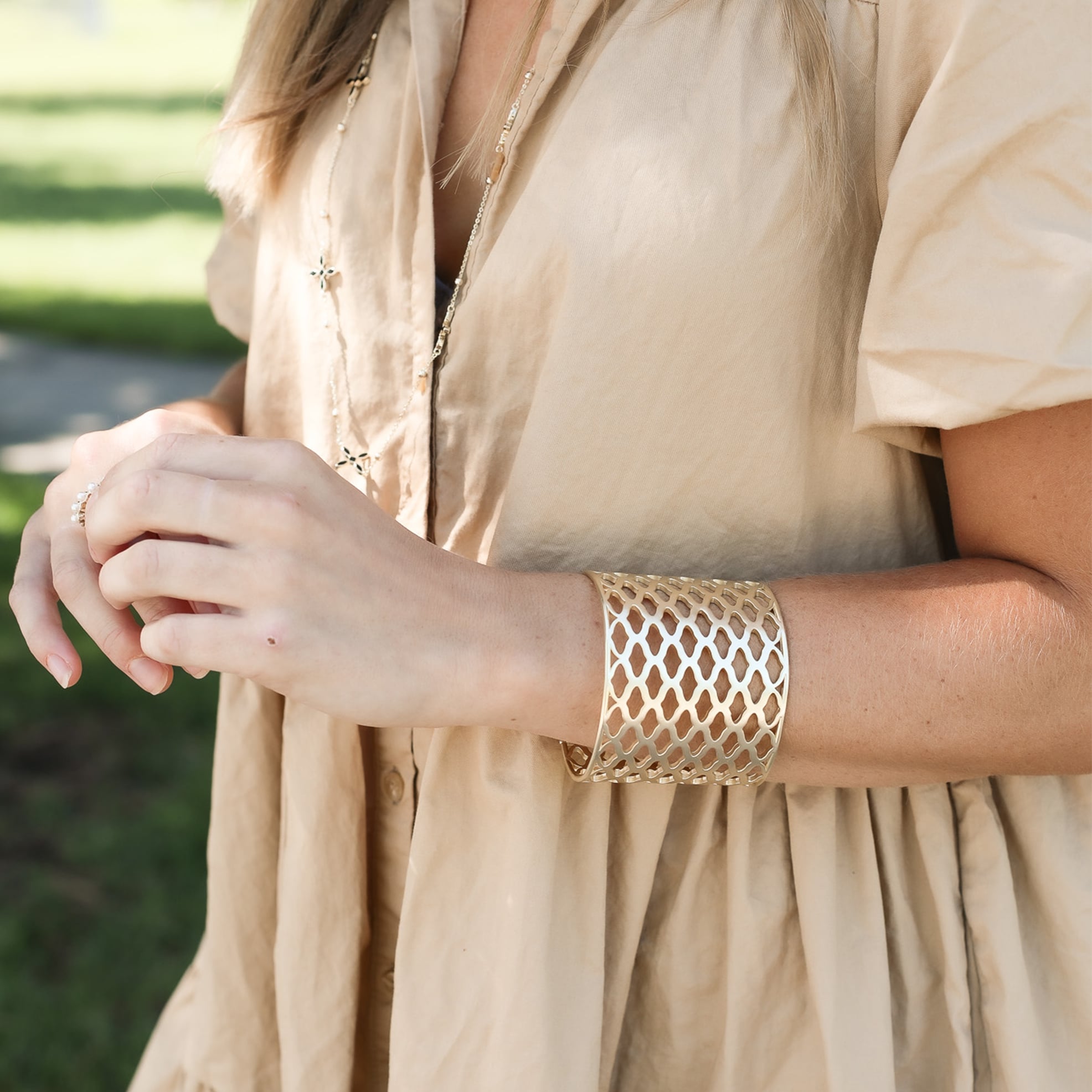 Graceful Cuff Bracelet Gold