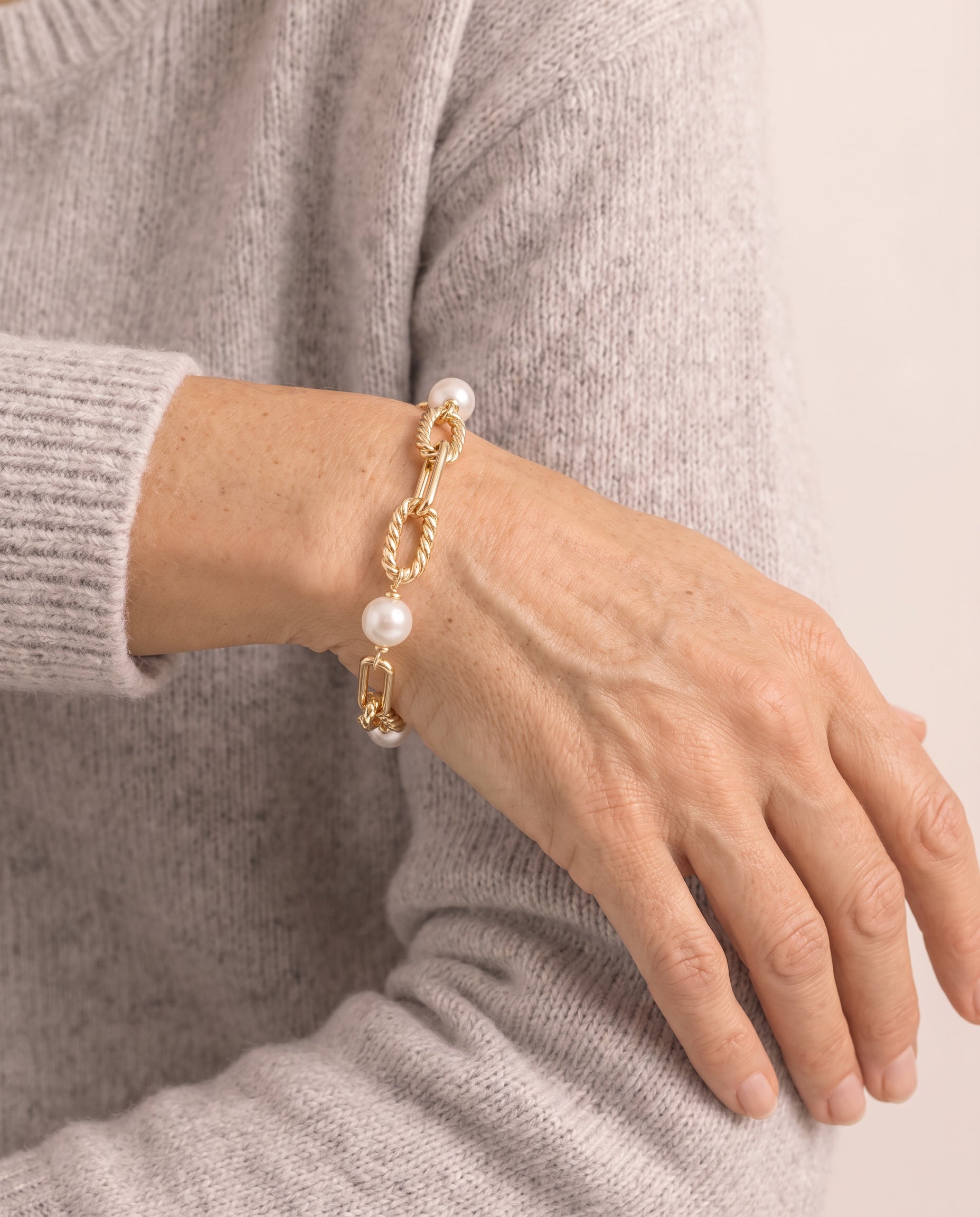 She's Spicy Pearl Chain Link Bracelet Ivory Pearl Gold