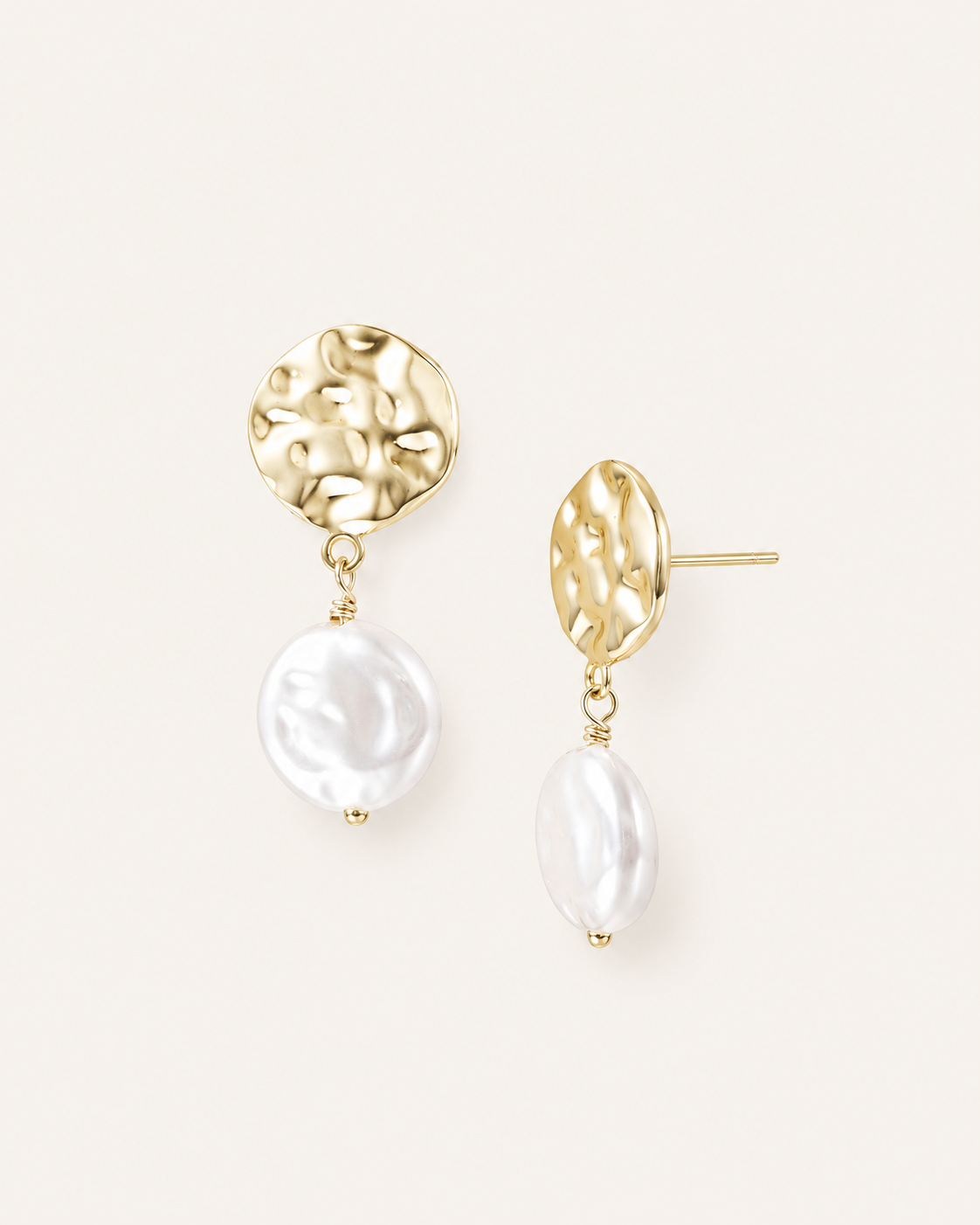 Horizon Pearl Stud Earrings in Pearl